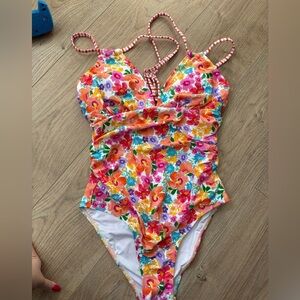Cupshe Floral Cutout One-Piece Swimsuit Medium NWT Summer